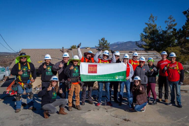 Wells Fargo Volunteers and GRID Alternatives